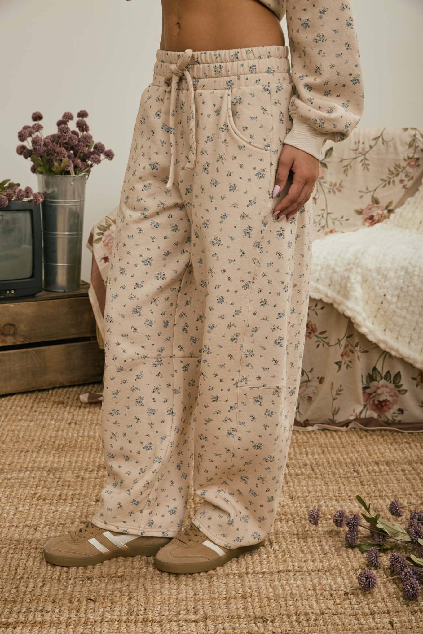 Ditsy Floral Sweatpants